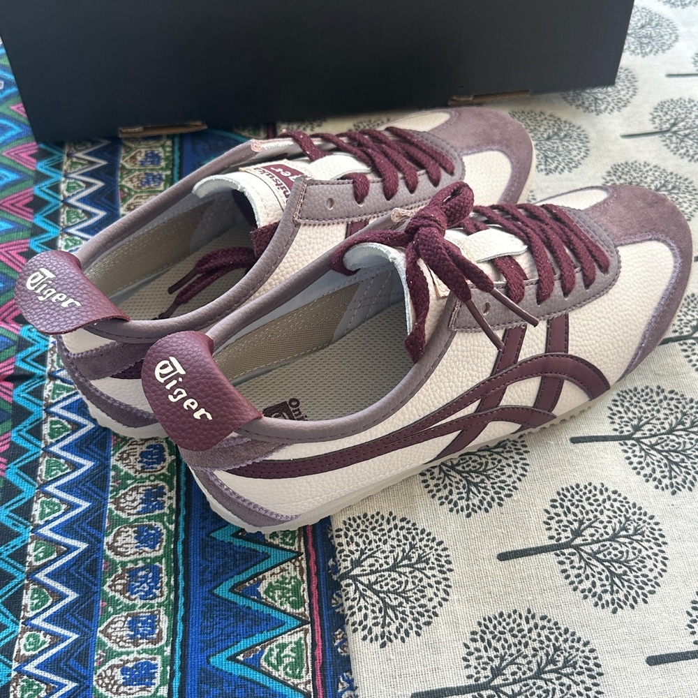 Onitsuka Tiger Mexico 66 Sneakers in White & Burgundy - Picture 4 of 8
